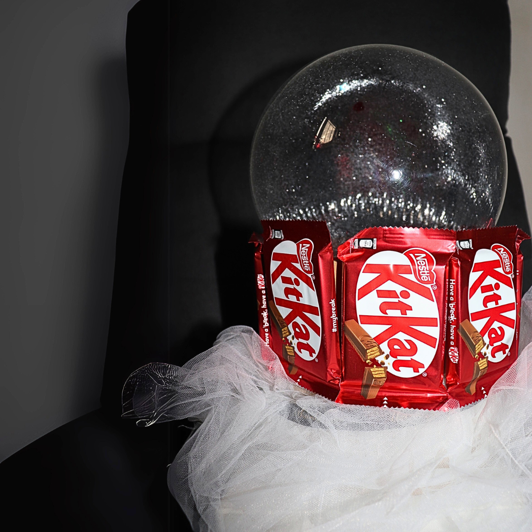 KitKat Crown Globe Gift