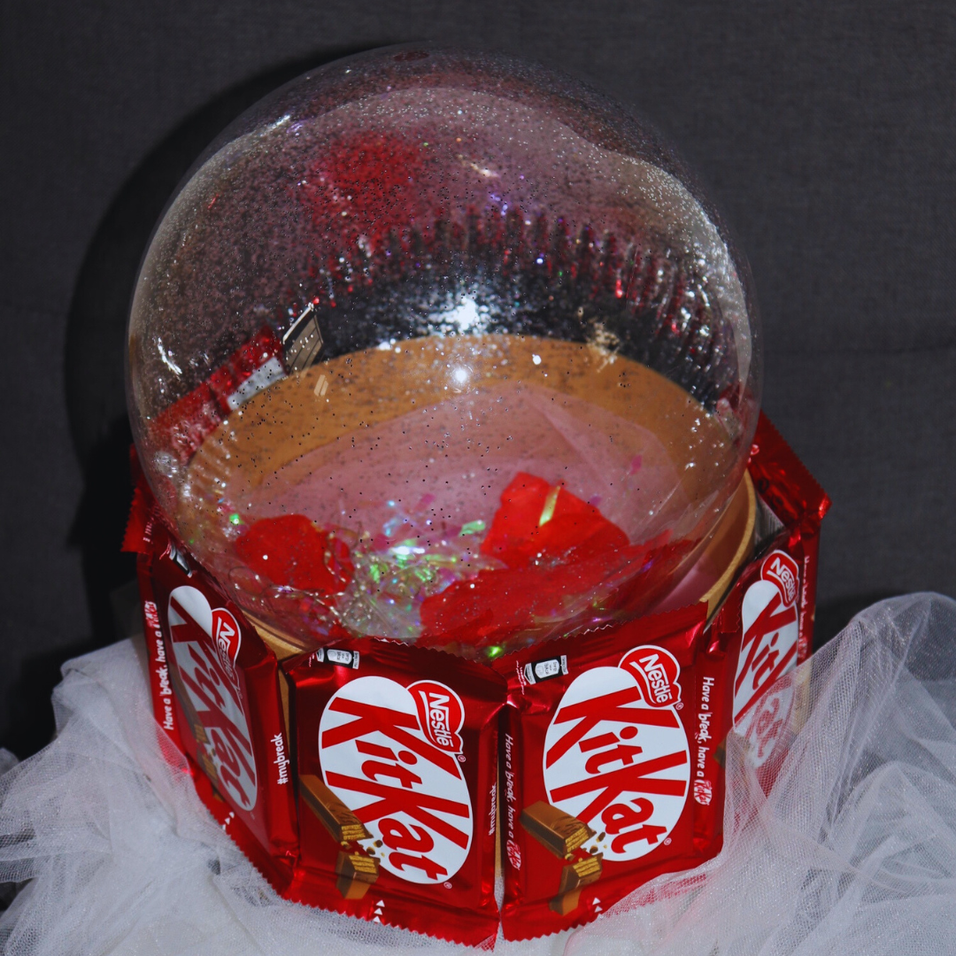 KitKat Crown Globe Gift